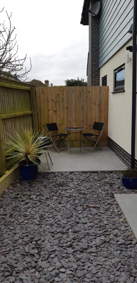 Cliff Top Studio Barton on Sea Exterior photo